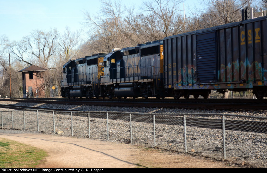 CSX Balcony Falls turn L206 leaves Lynchburg heading west.  ND Cabin in view